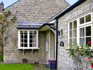 Self catering breaks at Waterside Cottage in Hovingham, North Yorkshire