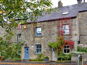 Self catering breaks at Brook Cottage in Baslow, Derbyshire