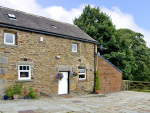 Self catering breaks at The Loft in Millthorpe, Derbyshire