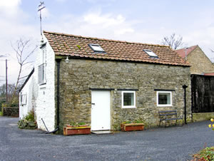 Self catering breaks at Little Manor Farm Cottage in Nawton, North Yorkshire