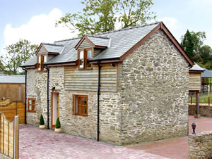 Self catering breaks at The Old Barn in Bishops Castle, Shropshire