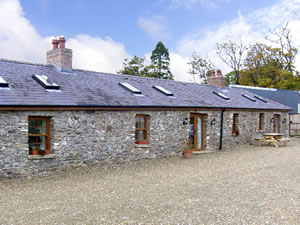 Self catering breaks at Daisy Cottage in Tinahely, County Wicklow