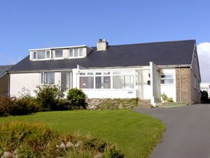 Self catering breaks at Trem y Mor in Llanfair, Gwynedd