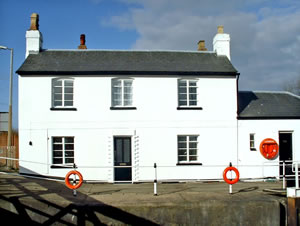 Self catering breaks at The Lock House in Gloucester, Gloucestershire