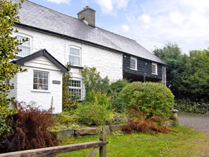 Self catering breaks at The Loft in Llanwrthwl, Powys
