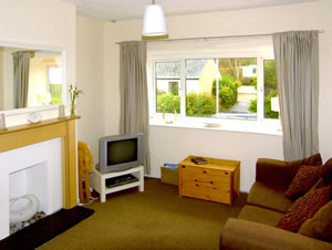 Self catering breaks at 1 Mirehouse Place in Angle, Pembrokeshire