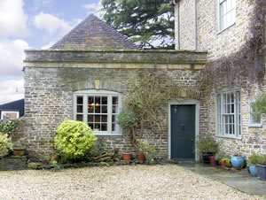 Self catering breaks at Hill House Cottage in Templecombe, Somerset