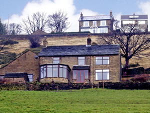 Self catering breaks at Brow Farm in New Mills, Derbyshire