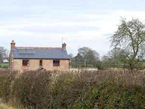 Self catering breaks at Canal Cottage in Whixall, Shropshire