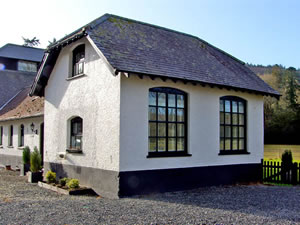 Self catering breaks at Chestnut Cottage in Aberystwyth, Ceredigion