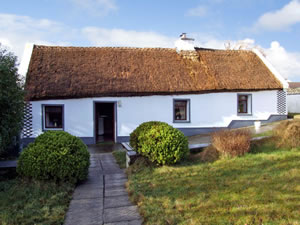 Self catering breaks at The Thatched Cottage in Drummin Near Westport, County Mayo
