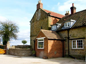 Self catering breaks at Seaves Cottage in Brandsby, North Yorkshire