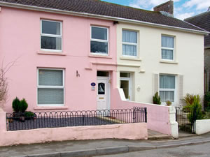 Self catering breaks at Crusty Hills in Ferryside, Carmarthenshire