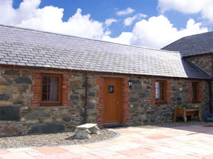 Self catering breaks at Lily Cottage in Caeathro, Gwynedd