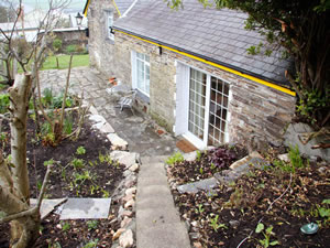 Self catering breaks at The Garden Apartment in Tintagel, Cornwall