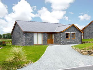 Self catering breaks at Awel Menai in Llanddaniel Fab, Isle of Anglesey