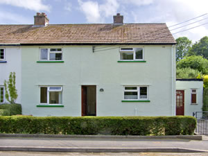 Self catering breaks at 12 Glan Y Mor in Llansteffan, Dyfed