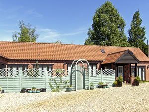 Self catering breaks at Stable Cottage in Necton, Norfolk