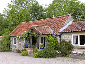 Self catering breaks at Foxglove Cottage in Harome, North Yorkshire
