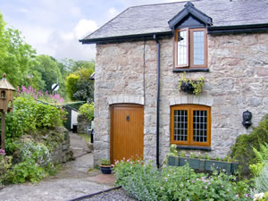 Self catering breaks at Smithy Cottage in Graigfechan, Denbighshire