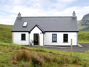 Self catering breaks at Ridge End Cottage in Conista, Isle of Skye