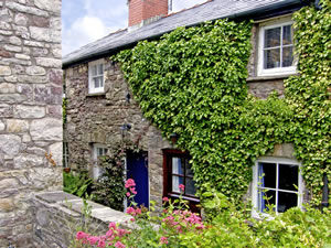 Self catering breaks at Ty-Doli in Llangattock, Powys