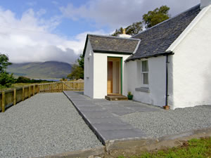 Self catering breaks at Roddys Cottage in Glenelg, Inverness-shire