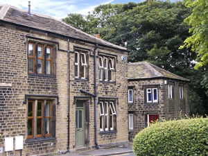 Self catering breaks at One Sharp Lane in Almondbury, West Yorkshire