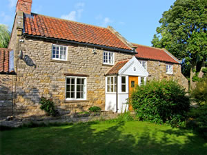 Self catering breaks at Willow Cottage in Sinnington, North Yorkshire