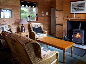 Self catering breaks at Lilac Cottage in Annascaul, County Kerry