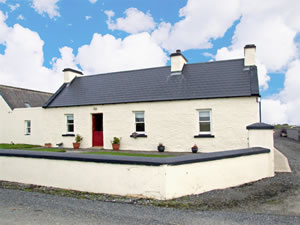 Self catering breaks at Helens Cottage in Kilkee, County Clare