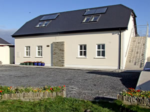 Self catering breaks at Clair House 2 in Lahinch, County Clare