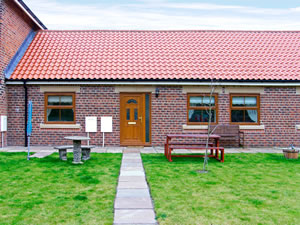 Self catering breaks at Drummer Cottage in Skinningrove, North Yorkshire