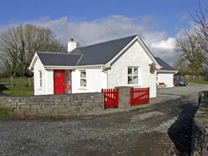 Self catering breaks at Delias Cottage in Ballinrobe, County Mayo