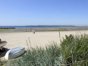Self catering breaks at The Gallery Apartment in Rhosneigr, Isle of Anglesey