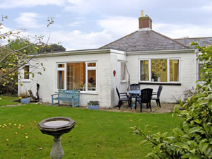 Self catering breaks at Driftwood in Milford On Sea, Hampshire