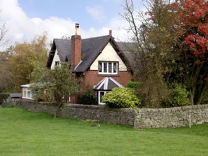 Self catering breaks at Gun End Cottage in Swythamley, Staffordshire