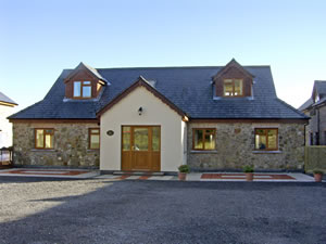 Self catering breaks at Willow Cottage in Kidwelly, Carmarthenshire