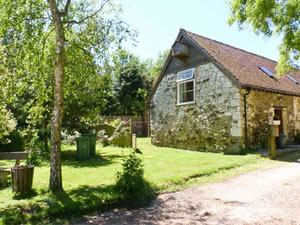 Self catering breaks at Willow Cottage in Yafford, Isle of Wight