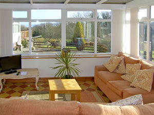Self catering breaks at Pant-y-Bugail Apartment in Tynygongl, Isle of Anglesey