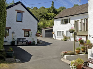 Self catering breaks at The Plough in Berrynarbor, Devon