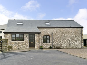 Self catering breaks at The Barn in Whitford, Flintshire