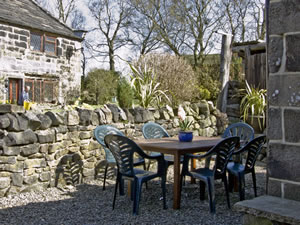 Self catering breaks at Stables Cottage in Hebden Bridge, West Yorkshire