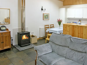 Self catering breaks at Yr Hen Beudy in Pontsian, Ceredigion