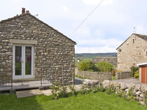 Self catering breaks at Carn Cottage in Long Preston, North Yorkshire