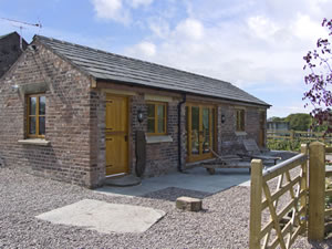 Self catering breaks at Maltkiln Cottage At Crook Hall Farm in Bispham Green, Lancashire