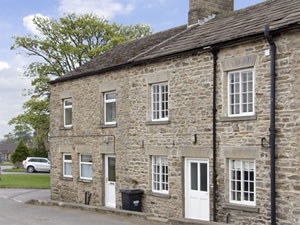 Self catering breaks at Sweet Pea Cottage in Redmire, North Yorkshire