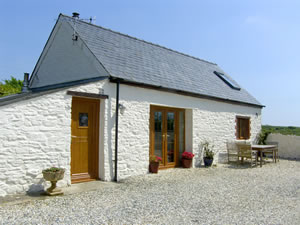 Self catering breaks at Foxglove Cottage in Little Haven, Pembrokeshire