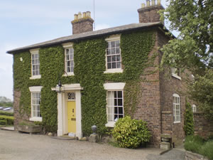Self catering breaks at Courtyard Cottage in Wootton, Shropshire