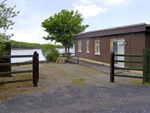 Self catering breaks at Lakeshore Lodge in Ballinrobe, County Mayo